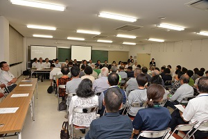 ガラス張り公開市長室