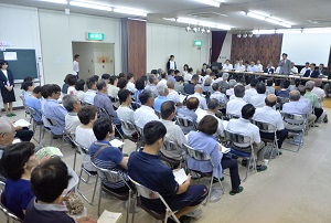 ガラス張り公開市長室