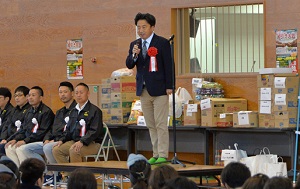 絆をつなぐ綱引き大会の画像1